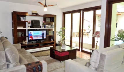 Casa com 4 quartos à venda em Jardim Leonor - SP