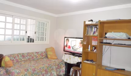 Casa com 6 quartos à venda em Vila Universitária - SP