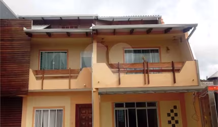 Sobrado com 3 quartos à venda em Atuba - PR