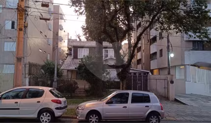 Terreno com 3 quartos à venda em Ahú - PR