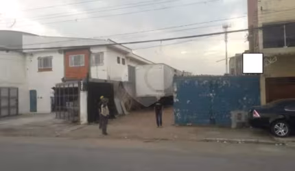 Terreno à venda em Jardim Modelo - SP