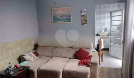Casa térrea com 2 quartos à venda em Chora Menino - SP