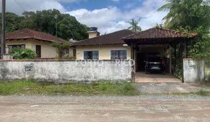 Casa c/  04 dormitórios   -Bairro  João Costa  - Joinville -SC