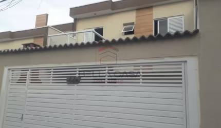 Sobrado com 03  dormitórios com 01  suítes com sacadas, sala, cozinha americana, lavanderia e lavabo