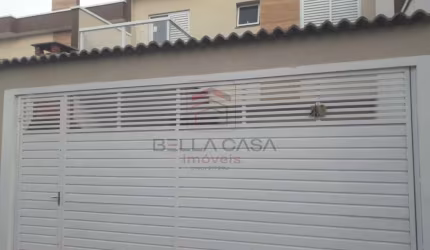 Sobrado com 02 suítes com sacadas, sala, cozinha americana, lavanderia e lavabo. Garagem para 02 car