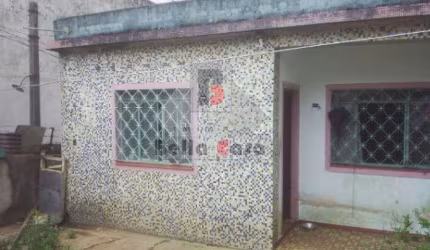 Terreno com casa antigas
