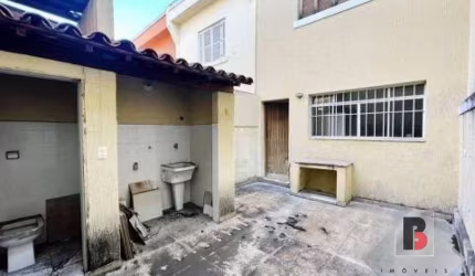 Sobrado com 2 Quartos e 1 banheiro à Venda, 105 m²