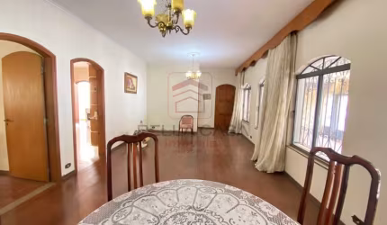 Casa  Terrea à Venda na Mooca com 3 Suítes, Entrada Lateral e Quintal - E