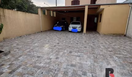 Sobrado à venda com 2 dormitórios, 1 suite, 5 vagas de garagem .