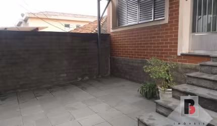 Casa à Venda na Vila Diva, com 04 moradias, terreno 10 x26, ótima para venda ou construção