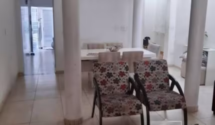 170 m² - 4 dormitórios,, 2 suítes, 4 banheiros no total, 2 vagas, edícula, despensa, churrasqueira.