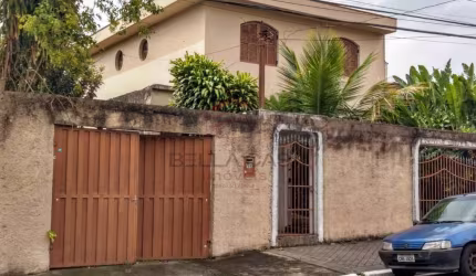 Sobrado com 4 dormitórios e 7 vagas no Alto da Mooca.