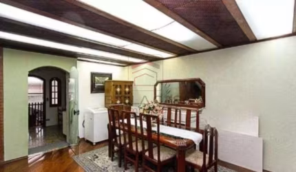 286 m² de área construída - Sobrado Mooca - 5 quartos, 2 suítes, 8 vagas de garagem, churrasqueira