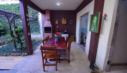 Sobrado a venda na Mooca com amplo quintal