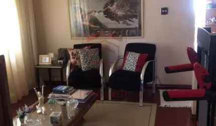 Casa assobradada na Mooca, 2 dormitórios e 1 vaga.