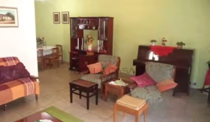 CASA TÉRREA  TODA REFORMADA