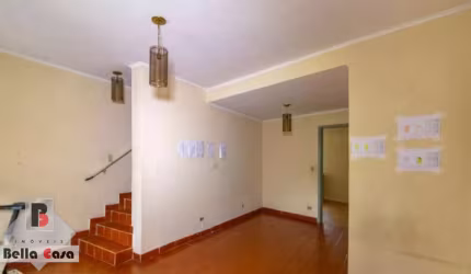 Sobrado a venda com 4 quartos e quintal