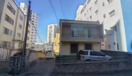 Apartamento com 2 dormitórios a poucos metros da Av Paes de Barros