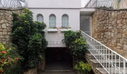 CASA A VENDA COM 225m, COM 3 DORMITÓRIOS 1 SUITE  4 BANHEIROS COM 5 VAGAS DE GARAGEM COBERTA