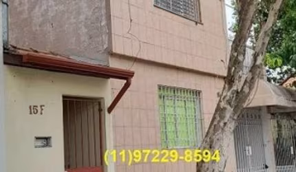 Terreno com casas antigas