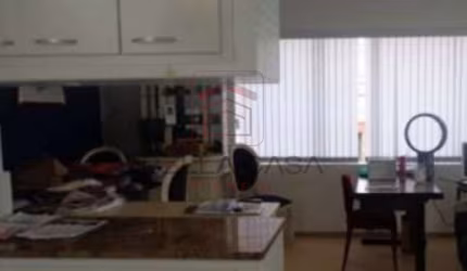Casa Comercial na Mooca, com 06 salas e 04 vaga de garagem