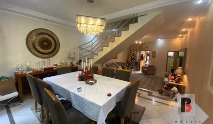 Casa a venda totalmente reformada com quintal e Churrasqueira