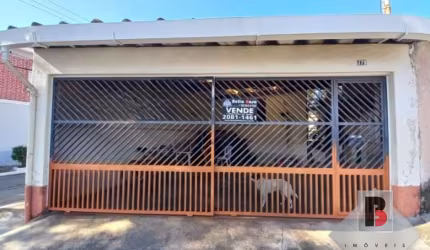 CASA  TERREA   2 DORMITORIOS    SALA  COZINHA   BANHEIRO  8  VAGAS  GARAGEM