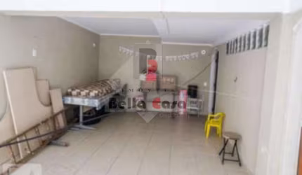 Locação - Sobrado com sacadas e salão Festas e ponto comercial anexo!