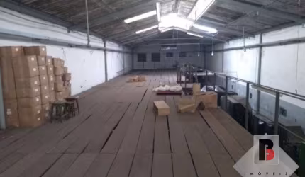 Galpão Comercial no Tatuapé com 500m² salão livre  à Venda