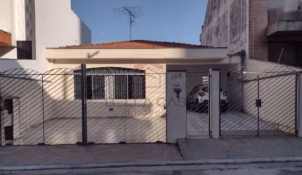 Casa terrea a venda no Jardim Textil com quintal e entrada lateral