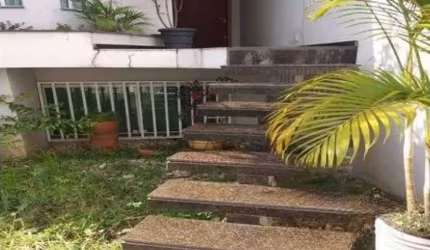 Sobrado á Venda na Mooca com 03 Dormitórios (01 Suíte), 10 vagas