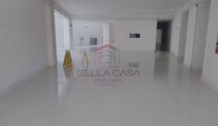 Excelente Salão em excelente localização.