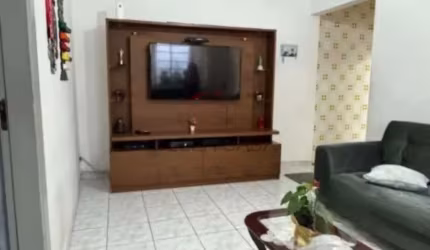 Casa térrea na Mooca com 2 quartos 2 vagas e quintal