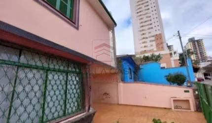 Sobrado na Vila Gumercindo, 03 quartos e vaga de garagem