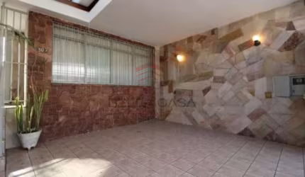 Casa a venda no bairro da Vila Prudente com 3 quartos, quintal e 2 vagas na garagem