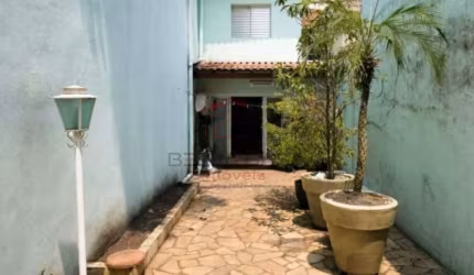 Sobrado a venda Parque da Mooca com 3 quartos e quintal amplo