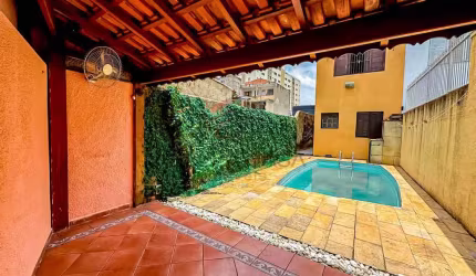 Casa a venda no Bairro da mooca com entrada lateral