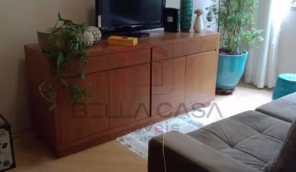 Apartamento 70 m2 refomado na Av. Cassandoca