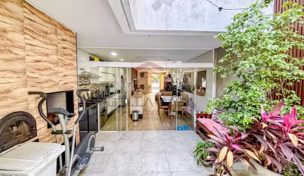Sobrado de 280m² com Piscina aquecida e 3 quartos
