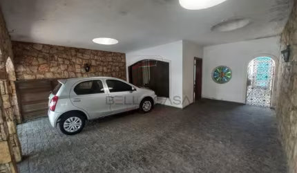 Casa terreá para locação em frente a uma praça bem tranquila e com vigia 24 horas
