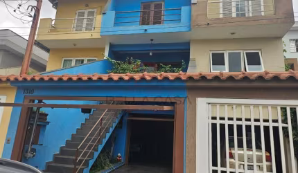 Casa assobradada - 143m² - 3 quartos, sala ampla, 3 vagas, churrasquera.