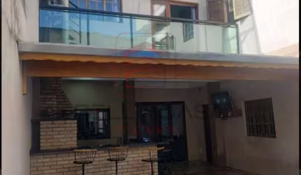 Casa ampla com 5 quartos, 2 salas (sendo uma delas bem grande com mesa de sinuca e pembolim) piscina