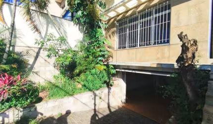 Sobrado no Jardim Avelino, 03 quartos sendo 01 suíte  e garagem para 05 carros
