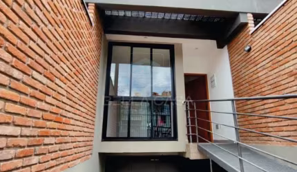 Sobrado com 3 Quartos e 4 banheiros