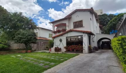 Sobrado em frente ao Parque e Museu do Ipiranga!