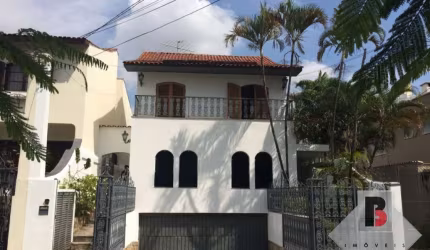Sobrado alto padrão com 3 dormitórios, piscina e churrasqueira no Jardim Avelino