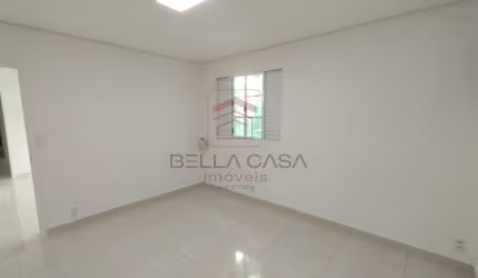 Casa térrea na Vila Santa Clara, 03 quartos sendo 01 suíte e uma vaga coberta e portão automático
