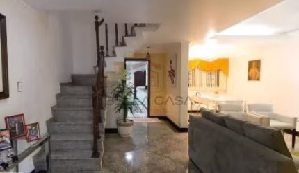 Lindo sobrado em Rua tranquila com 4 dorm à venda