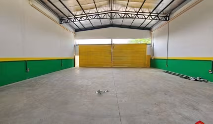 Barracão / Galpão / Depósito para alugar na Professor Joaquim Edson, Residencial Barravento, Goiânia por R$ 5.900