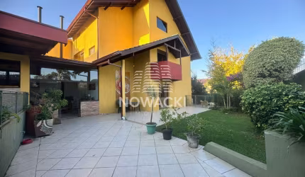 CASA PADRAO COM 4 DORMITORIOS, SUITE E ATE 6 VAGAS NO CAMPO COMPRIDO